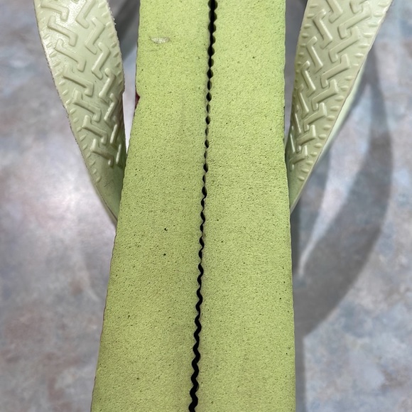 Havaianas green floral flip flops (sz 6 us) - Picture 7 of 9